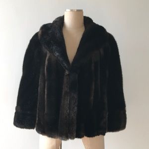 MINT VINTAGE faux fur cape/shawl M/L
